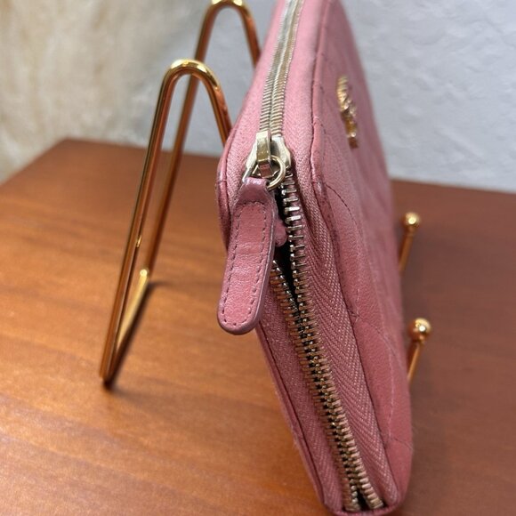 CHANEL 19 Zip Around Wallet in Blush Apricot Pink Matelasse Lambskin Authentic - Picture 3 of 9